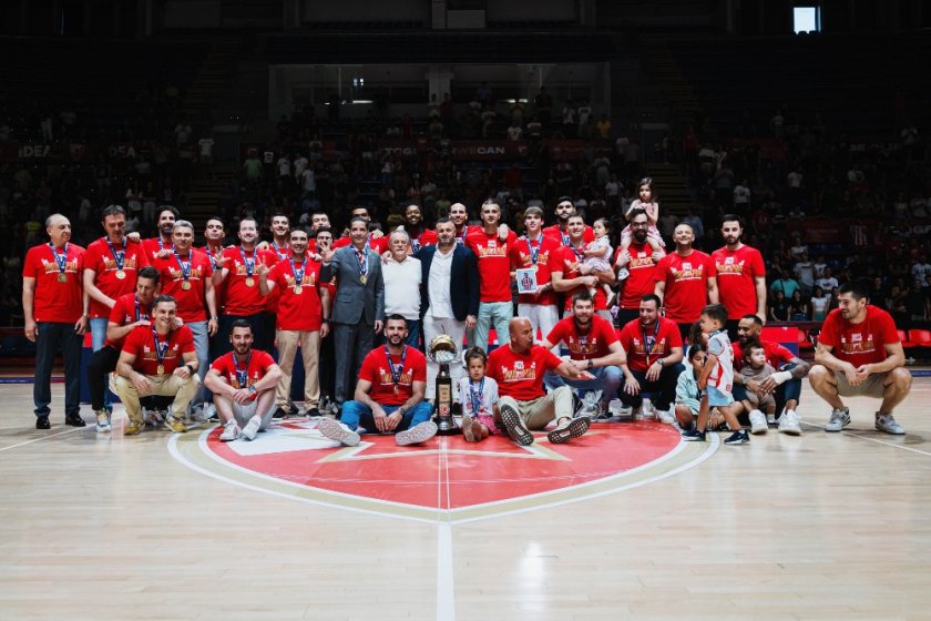 цървена звезда спечели баскетболния шампионат сърбия пореден скандал партизан