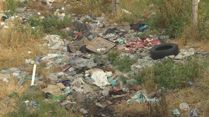 За поредна година доброволци вадят тонове боклуци от притоците на Струма
