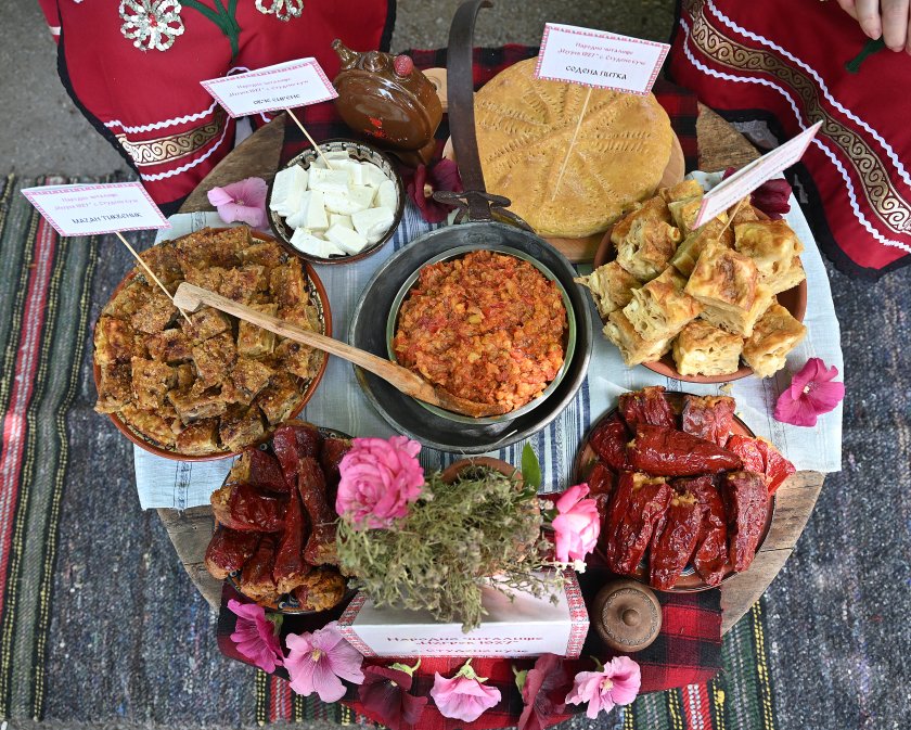 кулинарен фестивал bdquoбабина душицаldquo зарадва жителите гостите монтана снимки