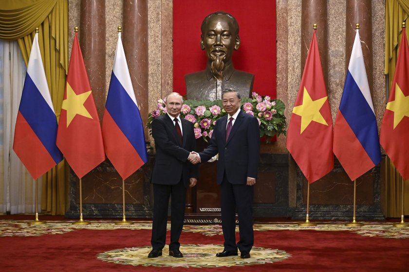 Руският президент поздрави Виетнам за балансираната му политика спрямо Украйна.