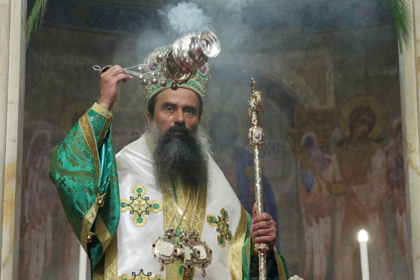 патриарх даниил отслужи първа света литургия снимки