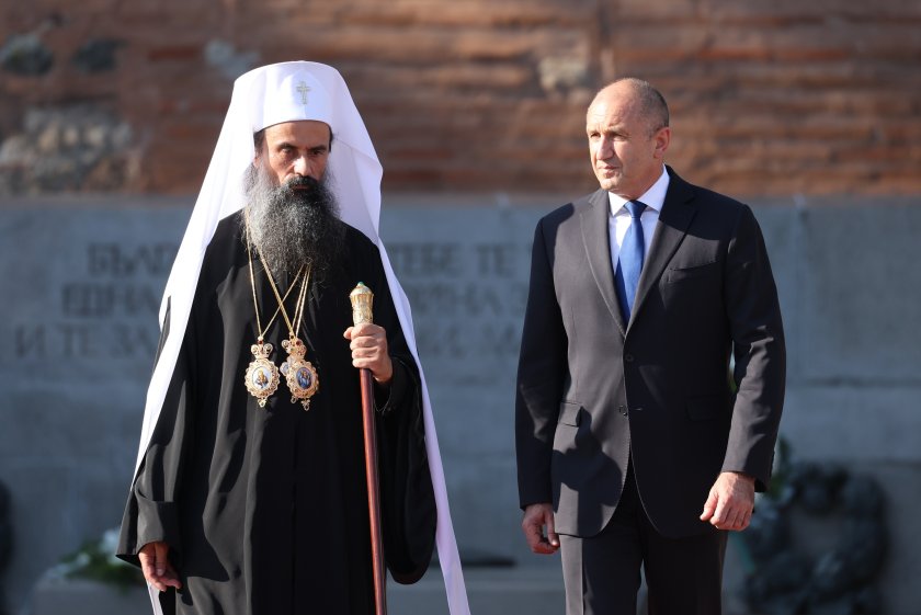 президентът новият патриарх положиха венци паметника незнайния воин
