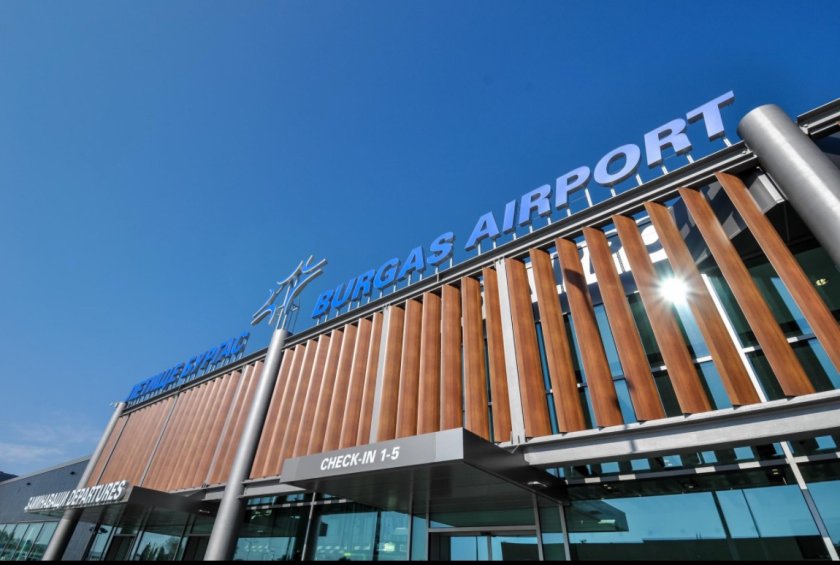 Подновяват редовните полети от София до Бургас, съобщиха от летището