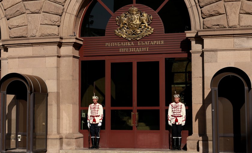 За пореден път сме свидетели на консултации при президента в