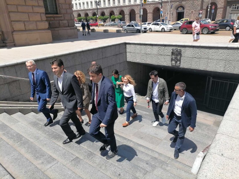 Президентът Румен Радев продължава с консултациите за кабинет. За среща