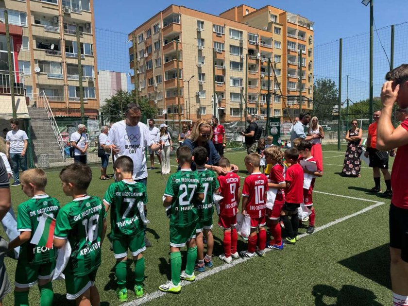 стефка костадинова кметът димитър николов зарадваха деца олимпийския ден бургас