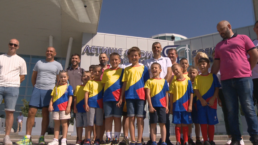 11 българчета ще придружат испанските футболисти на излизане за срещата им с Франция