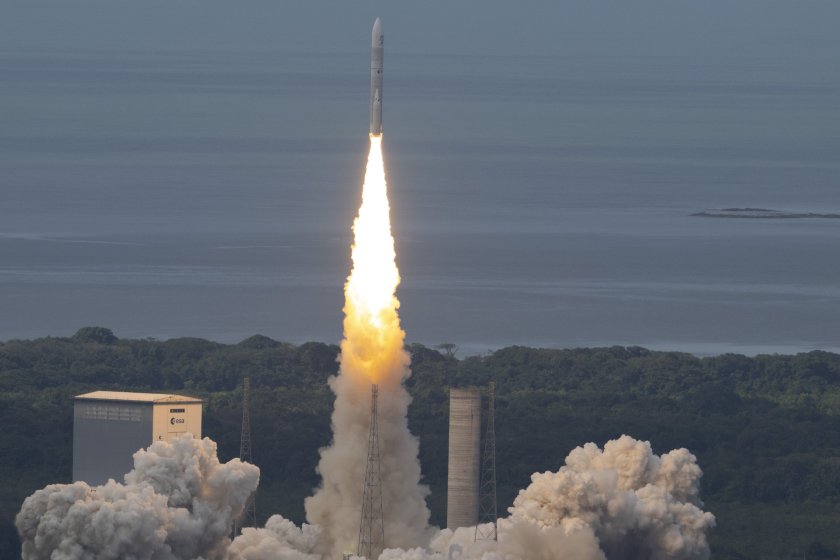 новата ракета ариана изведе успешно сателити орбита