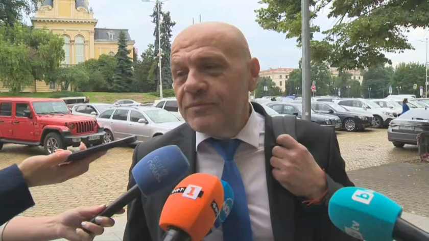 Преди очакваното гласуване на кабинета Желязков Томислав Дончев от ГЕРБ