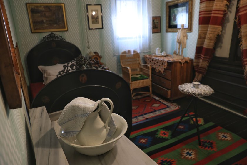 Къщата музей "Иван Вазов" пази духа от времето на писателя (СНИМКИ)