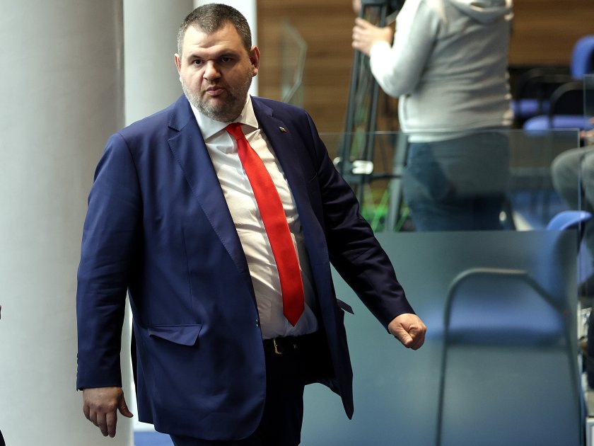 По неофициална информация председателят на ПГ на ДПС Делян Пеевски