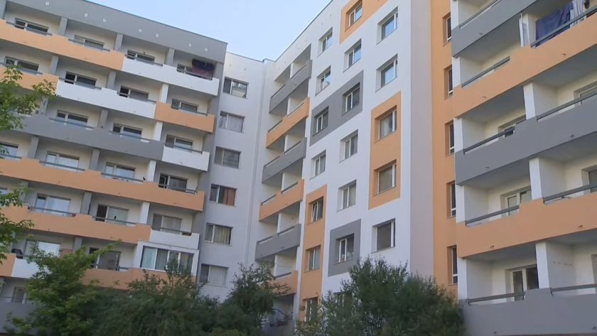 Заради ремонт на общежитие: Учени се притесняват, че могат да останат на улицата