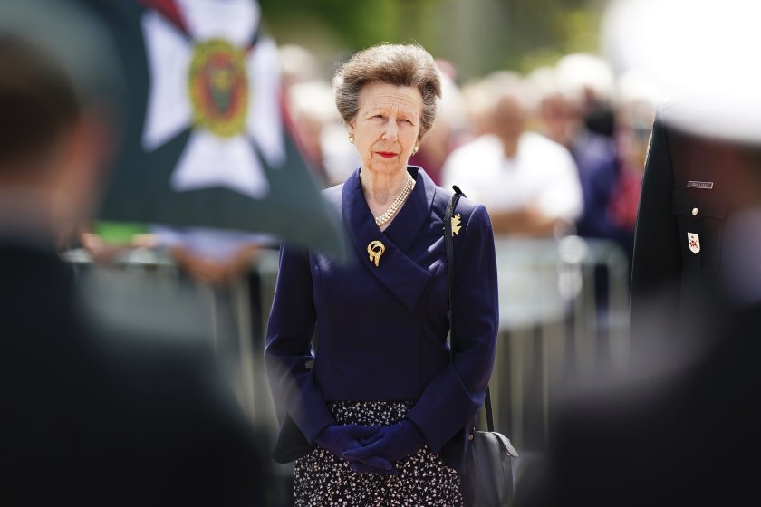 Британската принцеса Ан се връща към кралските си задължения