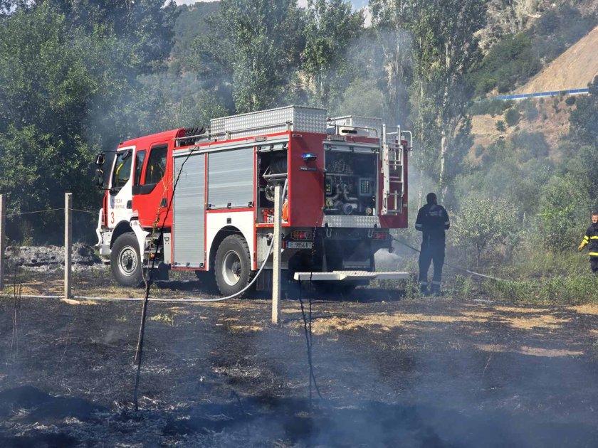 10 къщи изгоряха при два пожара в област Хасково
