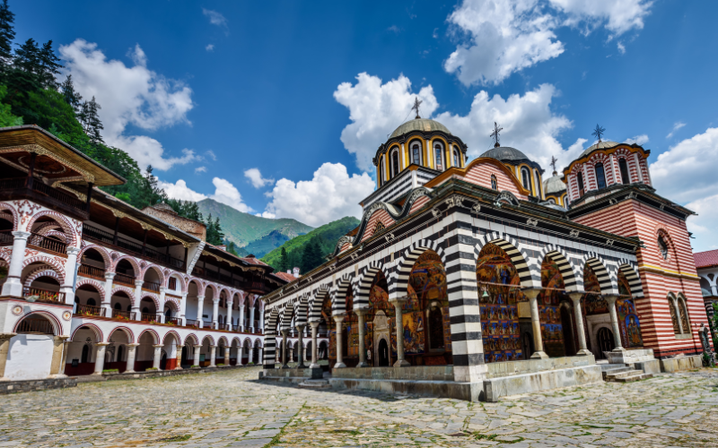 Пътят между Рилския манастир и гроба на Св. Иван Рилски е в окаяно състояние