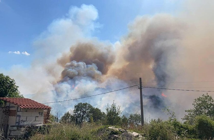 пострадали пожарите намериха подслон устремския манастир