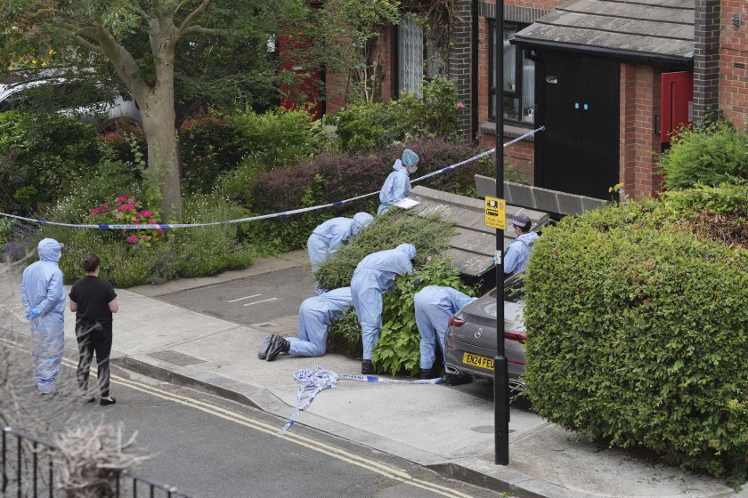 британските власти арестуваха мъж заради намерени захвърлени куфари части човешки тела