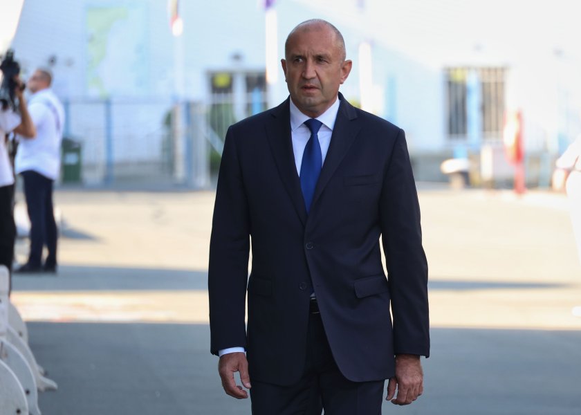 Президентът Румен Радев ще участва в демонстрационен полет с учебно-тренировъчния