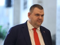Председателят на ДПС Делян Пеевски похвали правителството за начинът, по