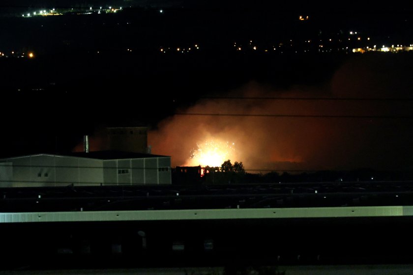Имаше взривове цяла нощ, но се надяваме това скоро да