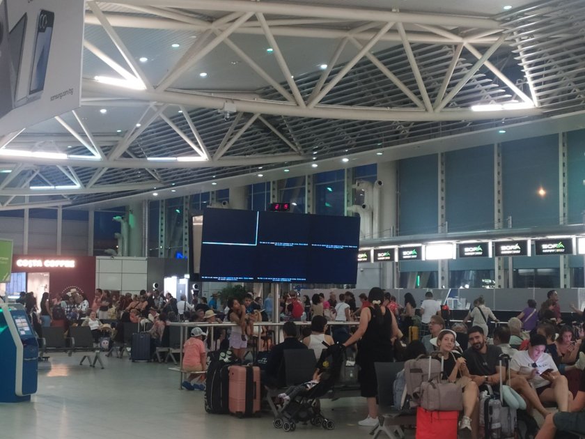 летище софия съобщи неочакван технически проблем информационните монитори двата терминала