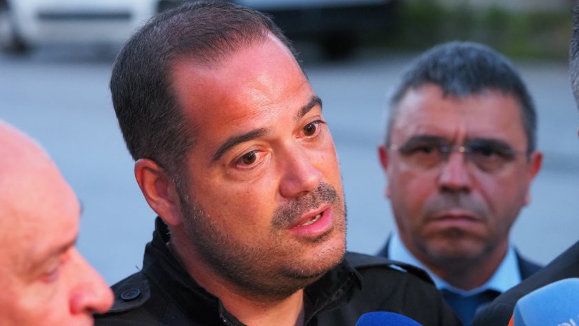 Калин Стоянов: Двама души вероятно още са в горящите складове за фойерверки