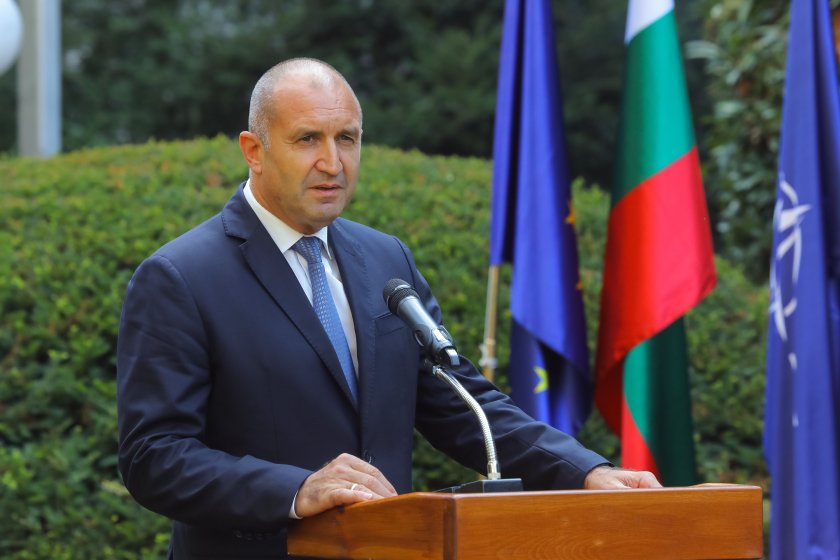президентът румен радев призова дипломатите допускат страната отклони националните приоритети