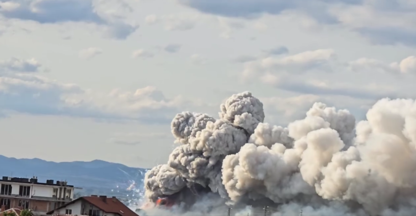 three warehouses fireworks near elin pelin burning there injured people