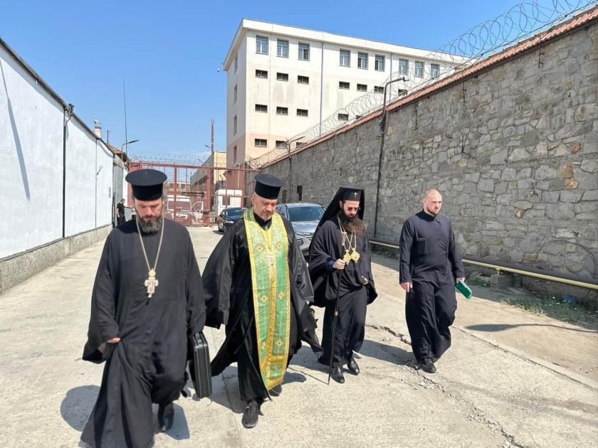 сливенският митрополит арсений посети затвора бургас