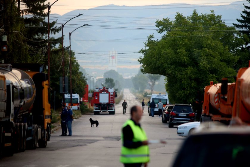 Равносметката на една безсънна нощ: Часове след първия взрив в Елин Пелин