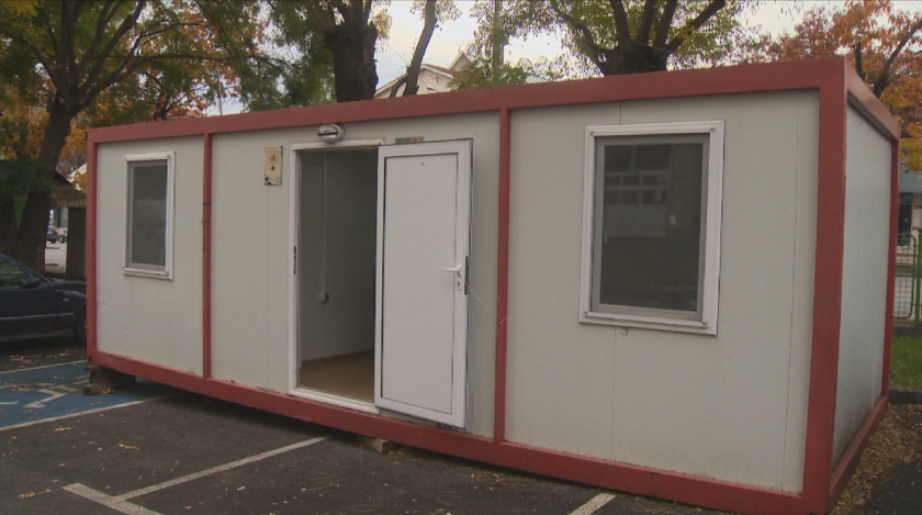 Очаква се да бъдат доставени и монтирани още фургони за