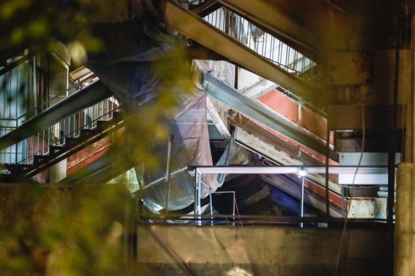 двама души загинаха срутване балкон неапол снимки