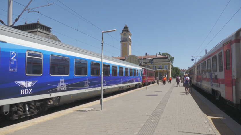 минути закъснение пристигна софия бургас първият влак модернизирани германски вагони