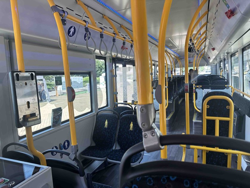 нов туристически автобус номер 200 тръгва софия август