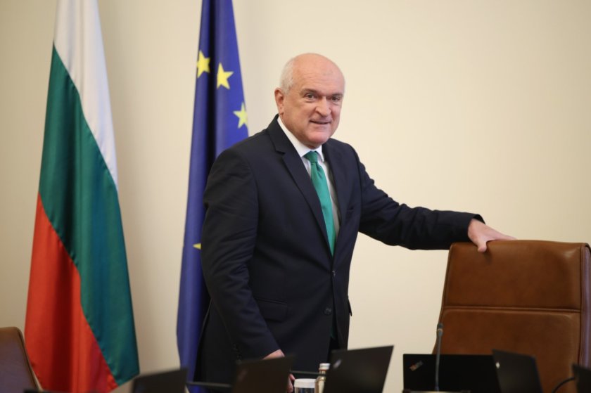 Пожарната обстановка продължава да е сложна, заяви преди днешното заседание