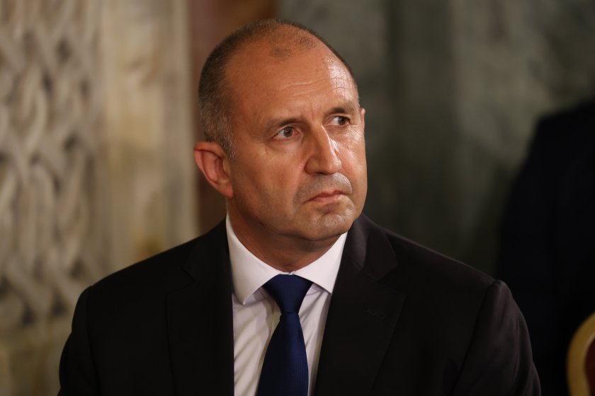 В момента водя разговори за поста служебен премиер, някои са