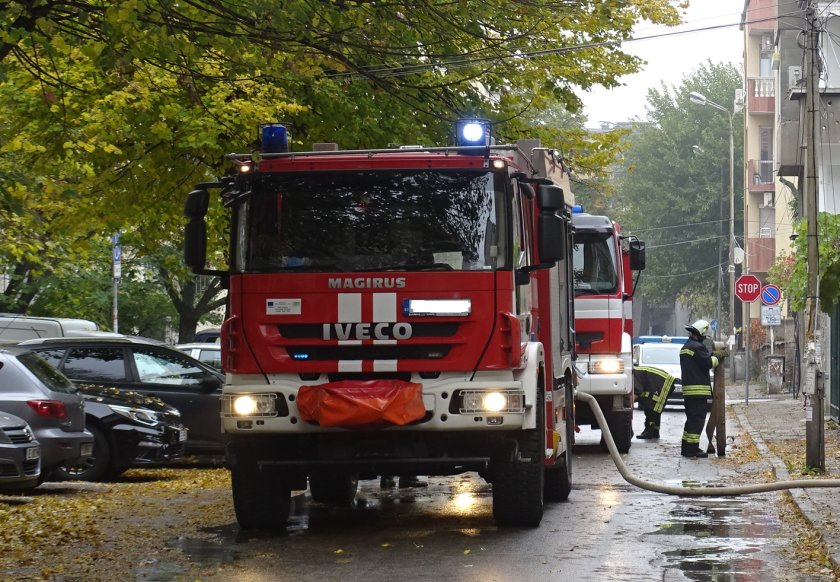 Пожар е избухнал в село Алдомировци, община Сливница. Горят сухи