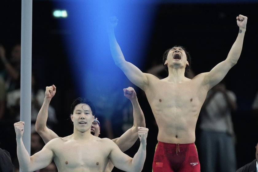 щафетата китай детронира сащ 100 метра съчетано плуване игрите париж