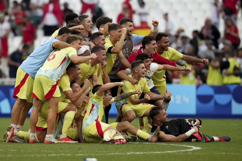Испания се промъкна на полуфинал в Париж след обрат
