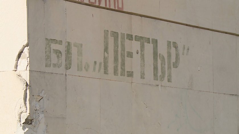 Втори месец над 100 души остават блокирани в домовете си