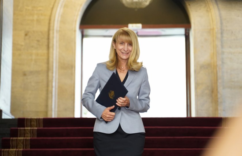 Президентът ми връчи мандат за съставяне на служебно правителство. Поех