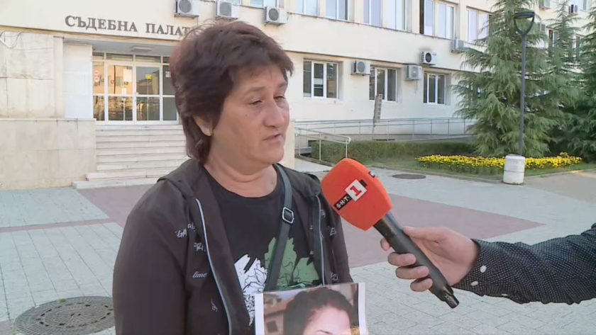 Година след като млад мъж преби до смърт 21-годишната си