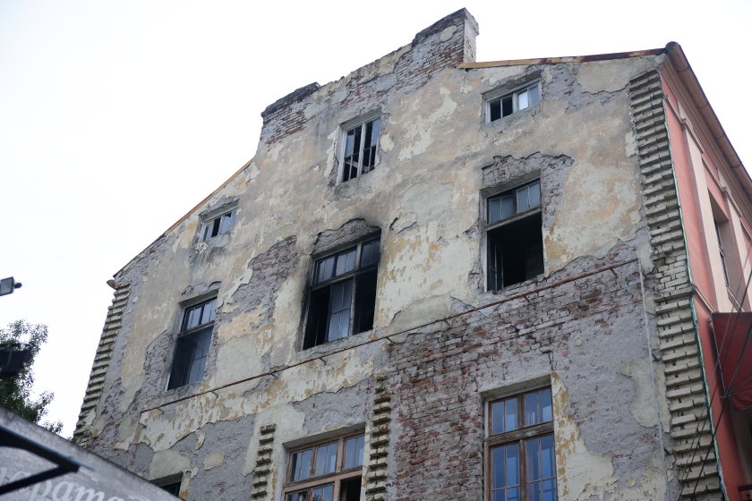 Пожарът, при който един загина, е избухнал в нелицензиран хоспис