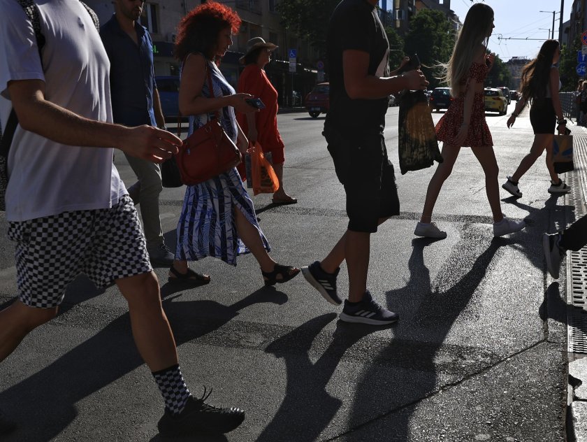 Всеки четвърти българин ще гласува за ГЕРБ, а битката ще