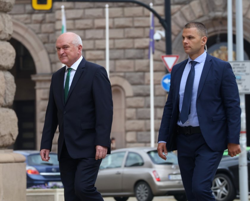 Премиерът Димитър Главчев разговаря тази сутрин с президента Румен Радев.След