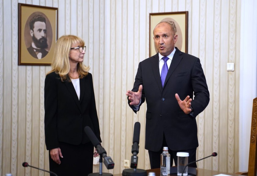 Кордон от полицаи пазеше номинираната за служебен премиер Горица Грънчарова-Кожарева