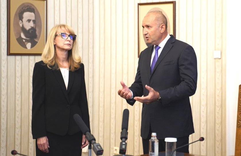 Кордон от полицаи пазеше номинираната за служебен премиер Горица Грънчарова-Кожарева