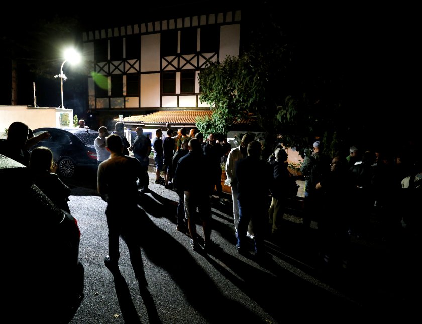 Активисти на ДПС и полиция се намират пред т. нар.