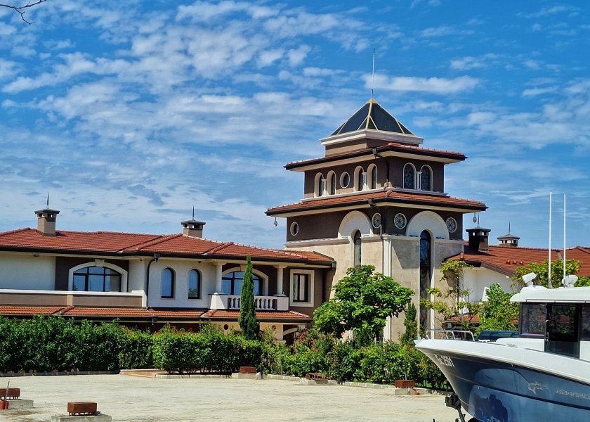 Данаил Папазов, собственикът на фирмите, които притежават лятната резиденция в