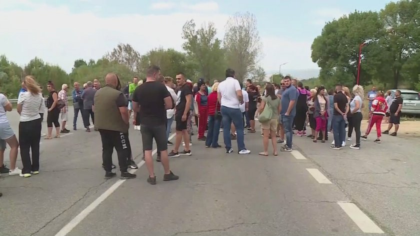 Серия от протести заради безводието в страната. Сутринта недоволни се